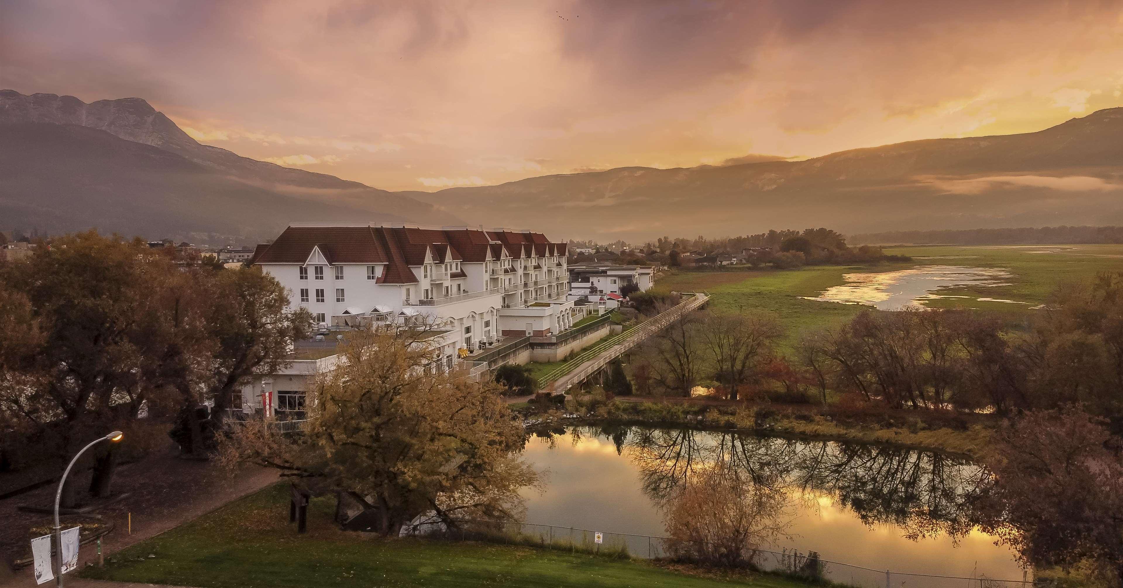 Prestige Harbourfront Resort, Worldhotels Luxury Salmon Arm Exterior foto