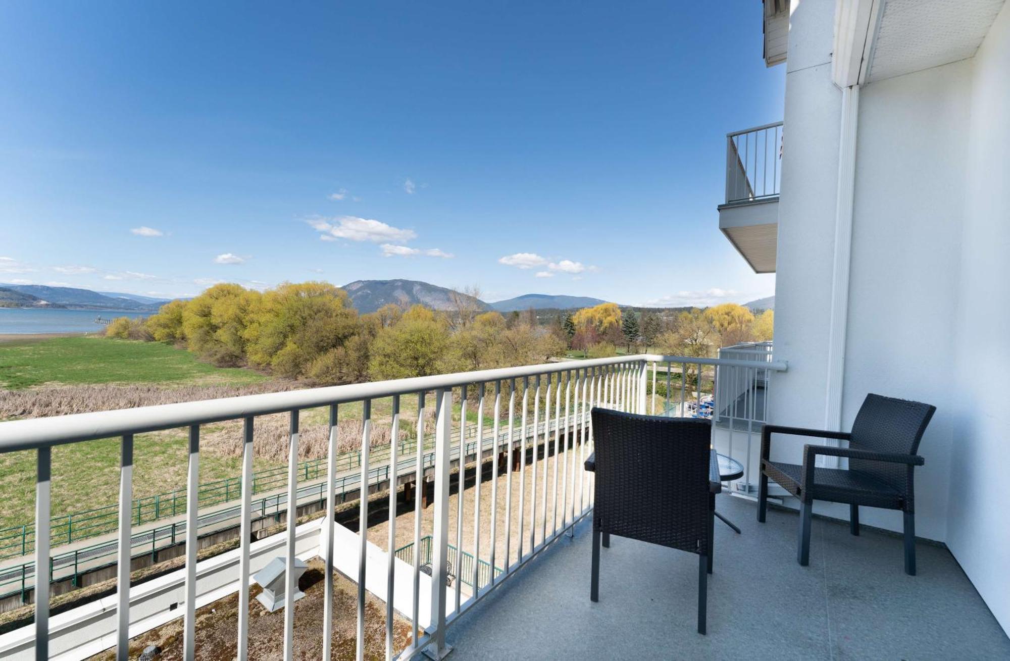 Prestige Harbourfront Resort, Worldhotels Luxury Salmon Arm Exterior foto