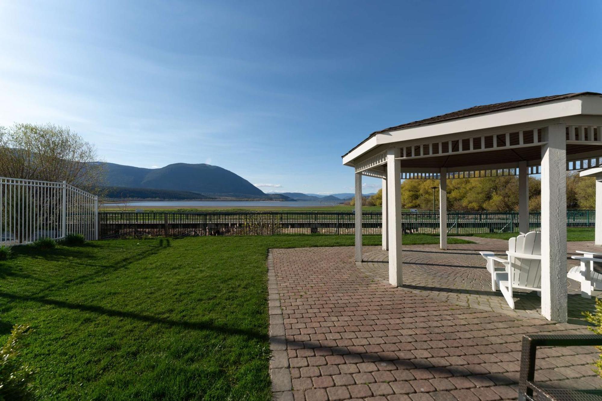 Prestige Harbourfront Resort, Worldhotels Luxury Salmon Arm Exterior foto